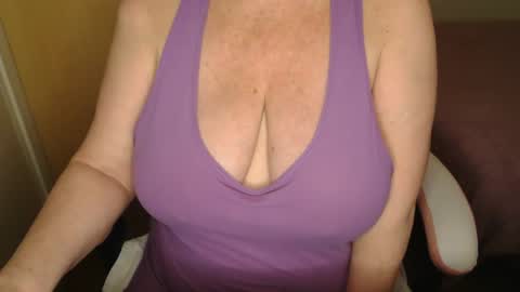 Snapshot of sensual_cris chatting on 8, 10, 2025 CRIS online show from 8, 10, 2025