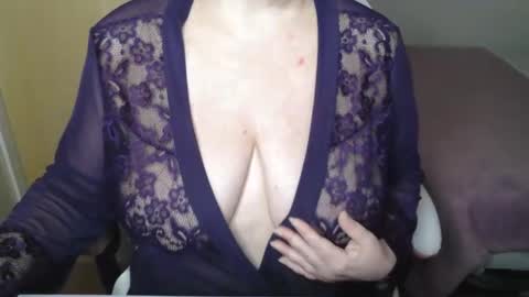 Snapshot of sensual_cris chatting on 18, 10, 2025 CRIS online show from 18, 10, 2025
