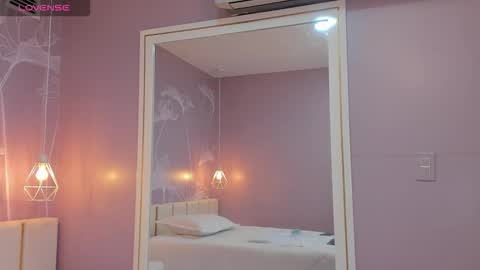 Snapshot of sensual_sophie_ chatting on 19, 9, 2025 Sophie online show from 19, 9, 2025