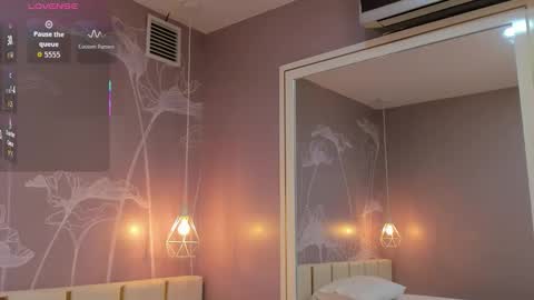 Snapshot of sensual_sophie_ chatting on 2, 10, 2025 Sophie online show from 2, 10, 2025