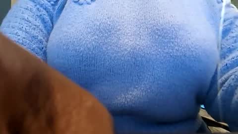 Snapshot of sensualatease chatting on 24, 10, 2025 SensualATease online show from 24, 10, 2025