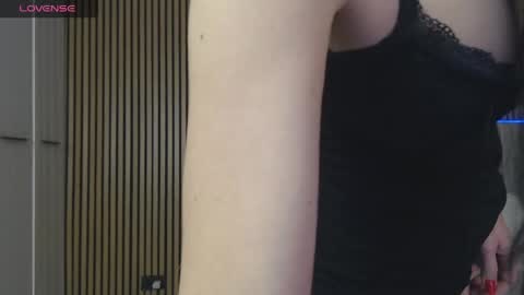 Snapshot of sensualhallie chatting on 17, 5, 2026 Hallie online show from 17, 5, 2026