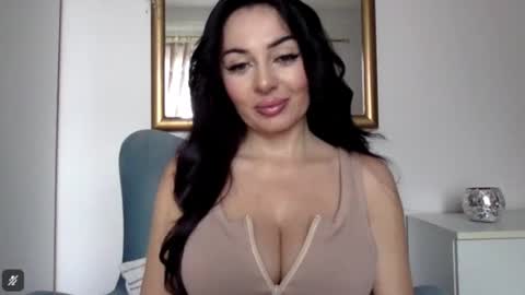 Snapshot of sensuallstella chatting on 28, 11, 2025 sensuallstella online show from 28, 11, 2025