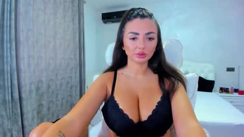 Snapshot of sensualreyna chatting on 15, 11, 2025 EllaRossa online show from 15, 11, 2025