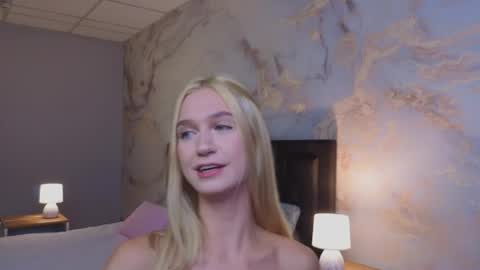 Snapshot of serenastile chatting on 28, 5, 2026 SerenaStile online show from 28, 5, 2026