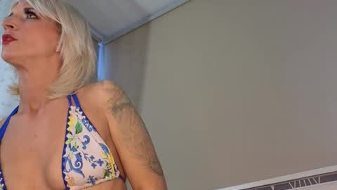 Snapshot of serenexxmilf chatting on 13, 2, 2026 serenexx your MILF online show from 13, 2, 2026