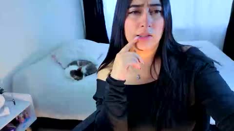 Snapshot of serenna_se chatting on 17, 10, 2025 Serenna Cruz online show from 17, 10, 2025