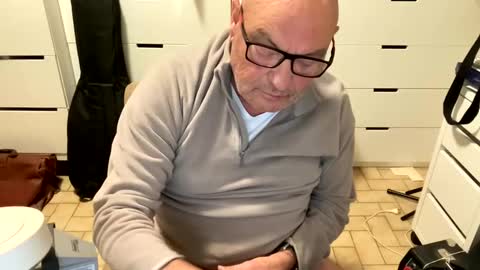 Snapshot of serge8413 chatting on 4, 12, 2024 serge8413 online show from 4, 12, 2024