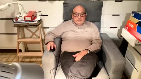 Snapshot of serge8413 chatting on 4, 1, 2025 serge8413 online show from 4, 1, 2025