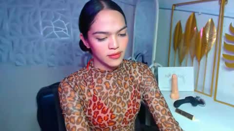 Snapshot of servicedoll18 chatting on 19, 11, 2025 Bella online show from 19, 11, 2025