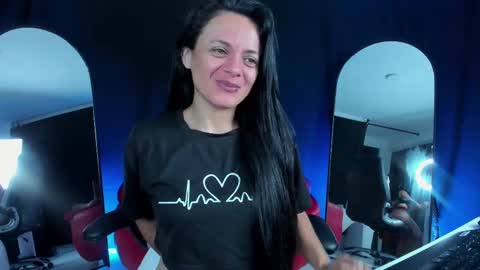 Snapshot of sesymilf chatting on 24, 10, 2025 LUCERO online show from 24, 10, 2025