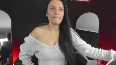 Snapshot of sesymilf chatting on 28, 10, 2025 LUCERO online show from 28, 10, 2025