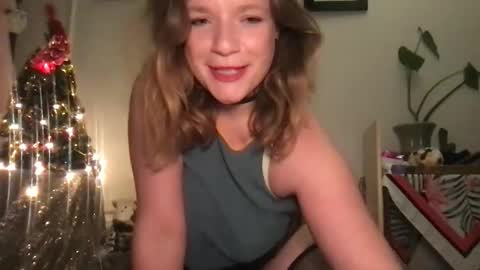 Snapshot of seturselfonfyre chatting on 4, 12, 2025 seturselfonfyre online show from 4, 12, 2025