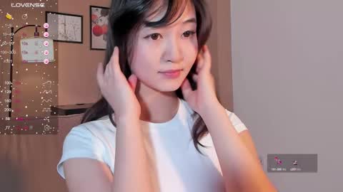 Snapshot of seulbi chatting on 10, 9, 2025 Sana online show from 10, 9, 2025