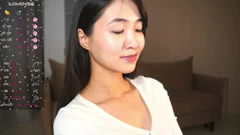 Snapshot of seulbi chatting on 5, 12, 2025 Sana online show from 5, 12, 2025