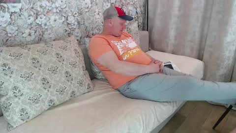 Roxy Kate Mary Alex Arnold online show from 12, 4, 2026