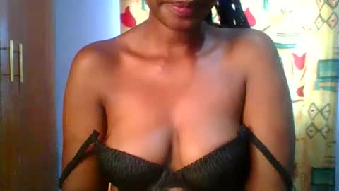 Snapshot of sexie_curvie chatting on 11, 11, 2025 Maggie online show from 11, 11, 2025