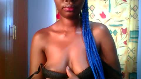 Snapshot of sexie_curvie chatting on 12, 11, 2025 Maggie online show from 12, 11, 2025