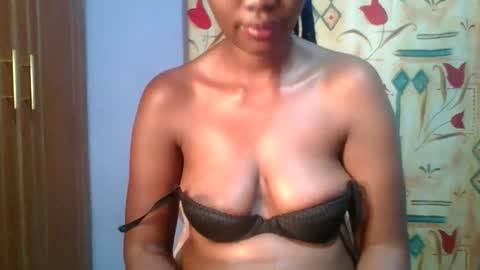 Snapshot of sexie_curvie chatting on 14, 11, 2025 Maggie online show from 14, 11, 2025