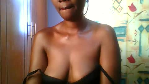 Snapshot of sexie_curvie chatting on 15, 11, 2025 Maggie online show from 15, 11, 2025