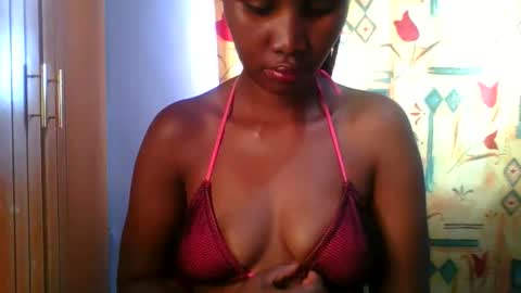 Snapshot of sexie_curvie chatting on 26, 11, 2025 Maggie online show from 26, 11, 2025