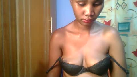 Snapshot of sexie_curvie chatting on 28, 11, 2025 Maggie online show from 28, 11, 2025