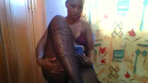 Snapshot of sexie_curvie chatting on 4, 12, 2025 Maggie online show from 4, 12, 2025