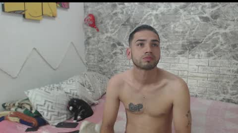 Snapshot of sexincompany chatting on 5, 3, 2025 monserat y thony online show from 5, 3, 2025