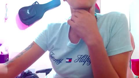 Snapshot of sexmilkdirty chatting on 21, 12, 2024 sexmilkdirty online show from 21, 12, 2024