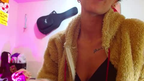Snapshot of sexmilkdirty chatting on 4, 1, 2025 sexmilkdirty online show from 4, 1, 2025