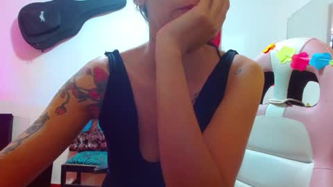 Snapshot of sexmilkdirty chatting on 27, 2, 2025 sexmilkdirty online show from 27, 2, 2025