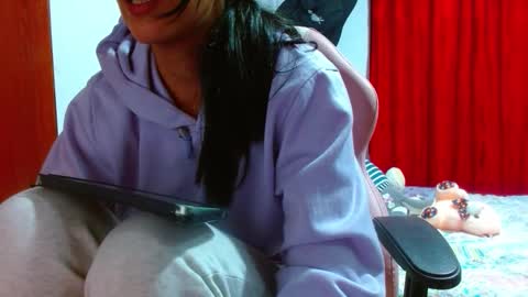 Snapshot of sexmilkdirty chatting on 19, 10, 2025 sexmilkdirty online show from 19, 10, 2025