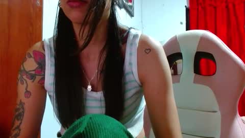 Snapshot of sexmilkdirty chatting on 18, 12, 2025 sexmilkdirty online show from 18, 12, 2025