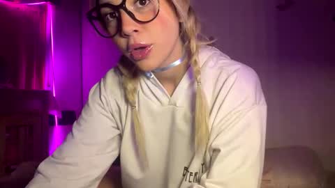 Snapshot of sexsummerr chatting on 18, 5, 2026 HI Privates are OPEN online show from 18, 5, 2026