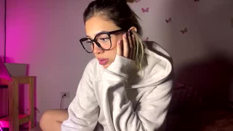 Snapshot of sexsummerr chatting on 19, 5, 2026 HI Privates are OPEN online show from 19, 5, 2026