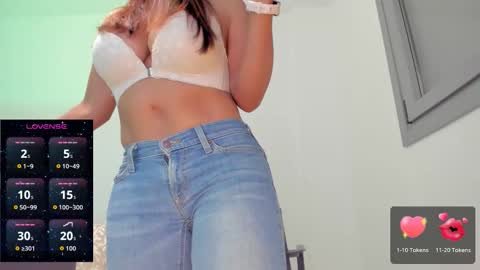 Snapshot of sexual_queen chatting on 7, 10, 2025 Marilyn online show from 7, 10, 2025