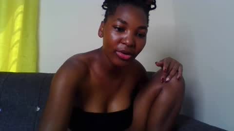 Snapshot of sexxylovie chatting on 14, 12, 2025 Molly online show from 14, 12, 2025