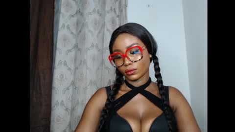 Snapshot of sexy_badgirl2 chatting on 21, 11, 2025 Sexy blackgirl2 online show from 21, 11, 2025