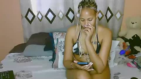 Snapshot of sexy_bluegirl chatting on 26, 11, 2025 sexy_bluegirl online show from 26, 11, 2025