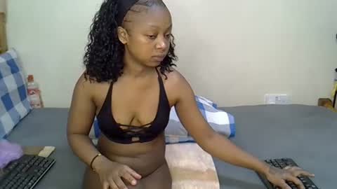 Snapshot of sexy_bluegirl chatting on 8, 7, 2026 sexy_bluegirl online show from 8, 7, 2026