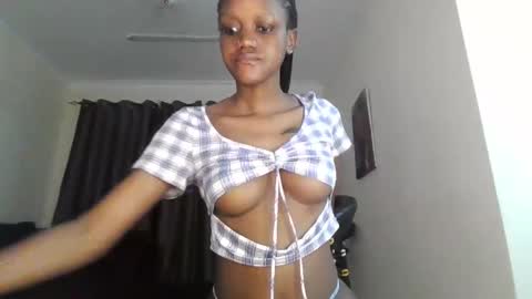 Snapshot of sexy_boobs23 chatting on 21, 12, 2025 liya online show from 21, 12, 2025