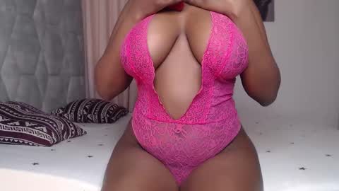 Snapshot of sexy_chocolata chatting on 23, 11, 2025 chocolata online show from 23, 11, 2025