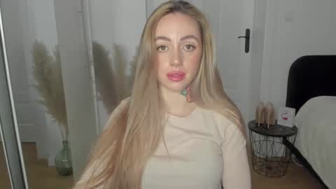 C o r a l i e online show from 19, 2, 2025