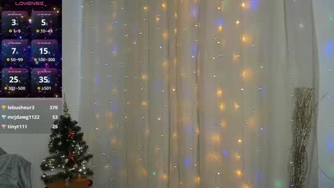 Snapshot of sexy_emeli chatting on 31, 12, 2024 MY ONLYFANS page is back - online show from 31, 12, 2024