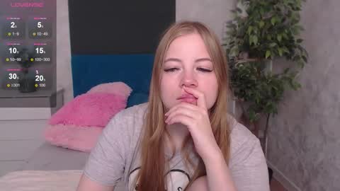 Snapshot of sexy_jenny18 chatting on 2, 12, 2025 Jennifer online show from 2, 12, 2025