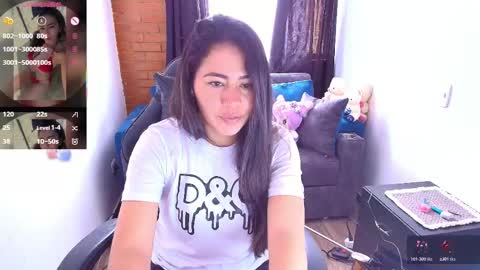 Snapshot of sexy_kendall24 chatting on 6, 11, 2025 laura online show from 6, 11, 2025