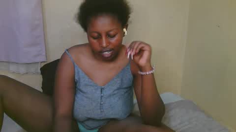 Snapshot of sexy_latasha chatting on 16, 12, 2025 sexy_latasha online show from 16, 12, 2025