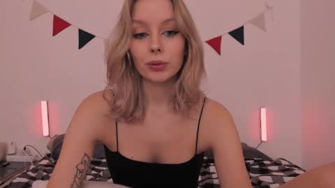 Snapshot of sexy_misses19 chatting on 13, 1, 2025 Ellie Mia online show from 13, 1, 2025