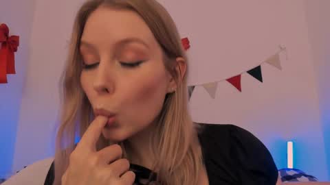 Snapshot of sexy_misses19 chatting on 24, 1, 2025 Ellie Mia online show from 24, 1, 2025