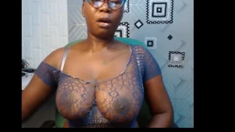 Snapshot of sexy_pearl12 chatting on 3, 1, 2025 zoe online show from 3, 1, 2025